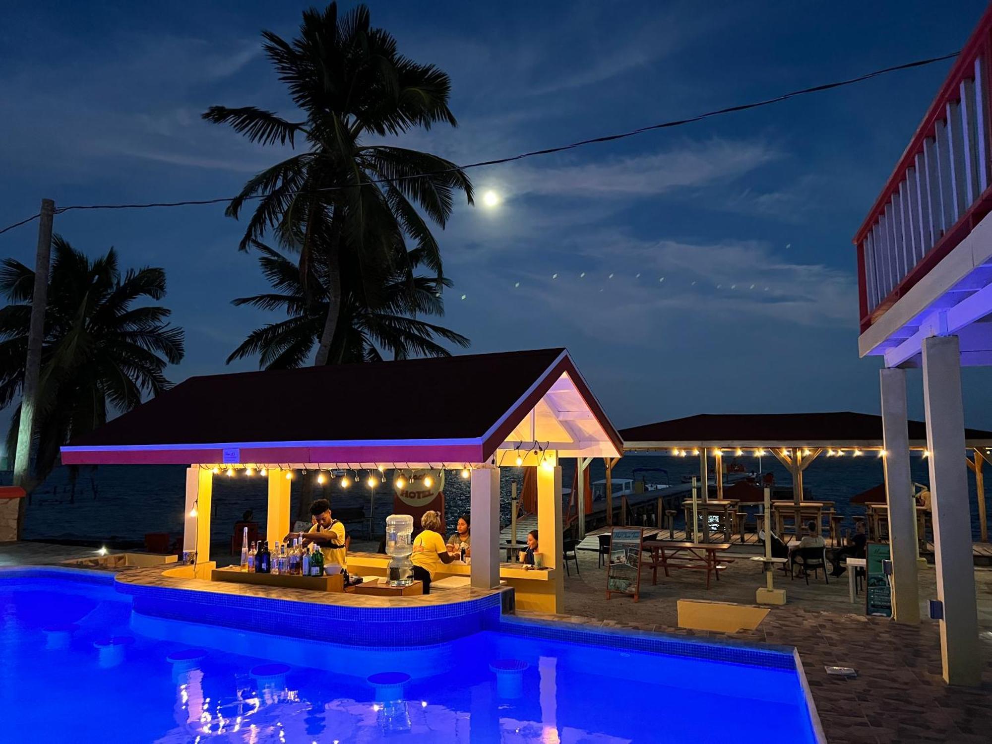 Tropical Paradise Caye Caulker Exterior photo